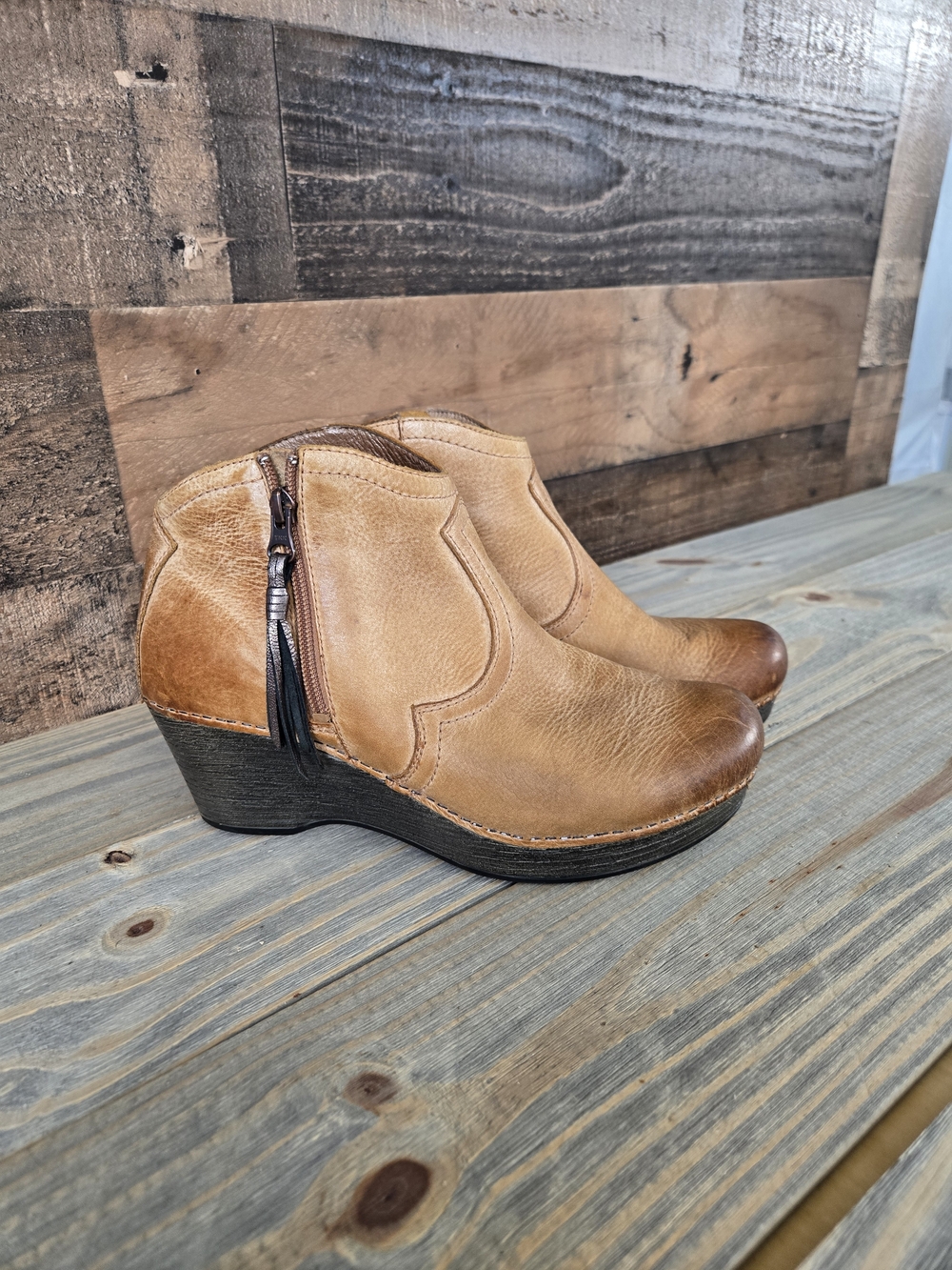 Dansko Veronica ankle booties, honey distressed leather Women’s Size 40